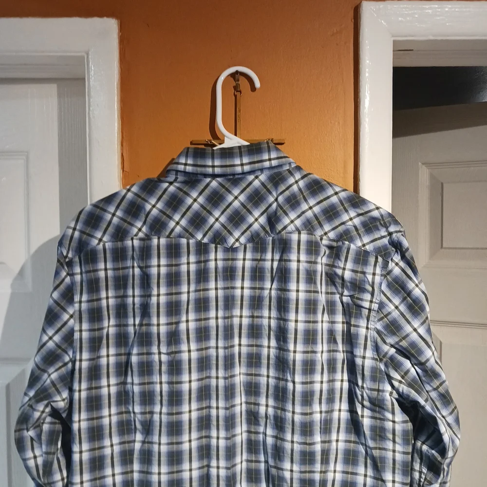 Banana Republic Men's Pearl Snap Blue Plaid Button-down Shirt, Pockets. Size M